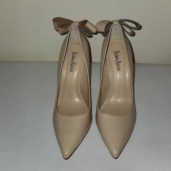 Neiman Marcus Nude Point Toe Pump, Sz. 10 NWOT